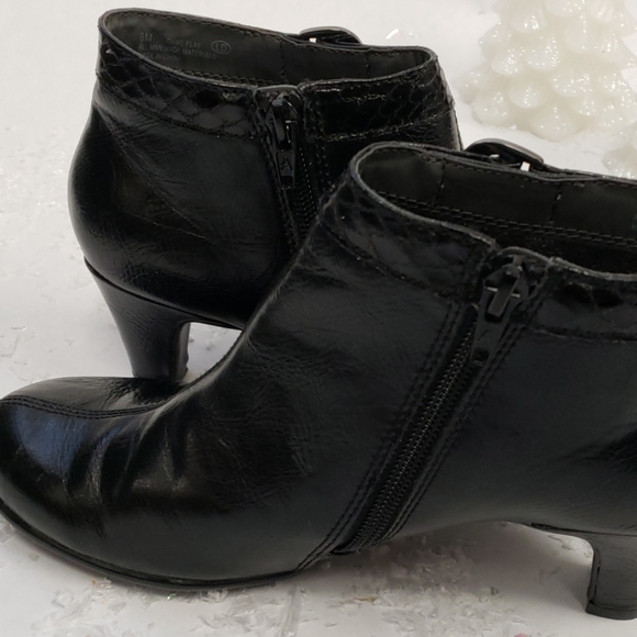 A2 by AEROSOLES Game Play Black Ankle Boot 6M - Picture 6 of 8